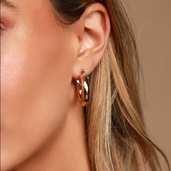 H&M Jewelry - NWT Chunky Gold Hoop Earrings